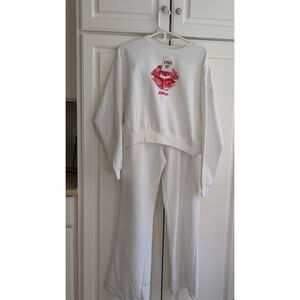 Women's Strange Daze White & Red Kiss Jogger Set Size M